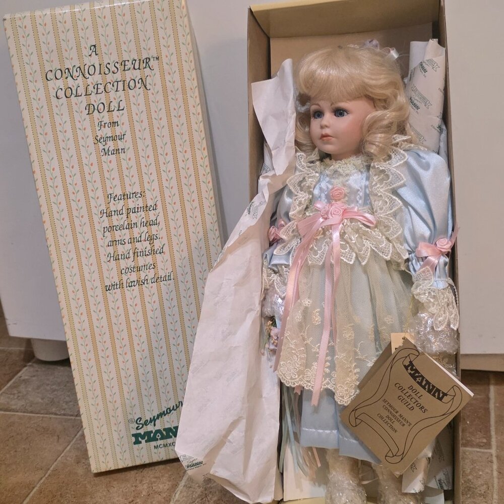 Porcelain doll - Picture 2 of 4